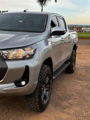 TOYOTA-HILUX-2021