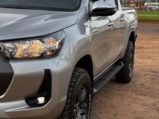TOYOTA-HILUX-2.8 D-4D TURBO DIESEL CD SR 4X4 AUTOMÁTICO TOYOTA-HILUX-2021