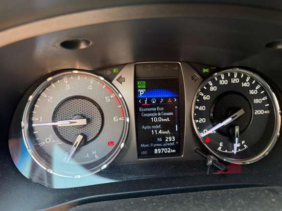 TOYOTA-HILUX-2021