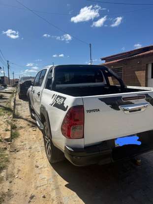 TOYOTA-HILUX-2017