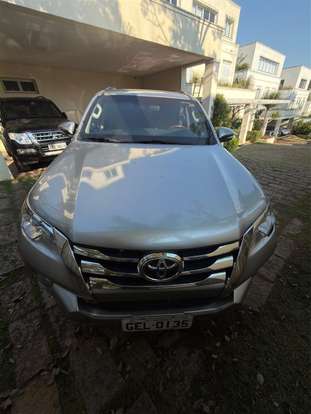 TOYOTA-HILUX SW4-2017
