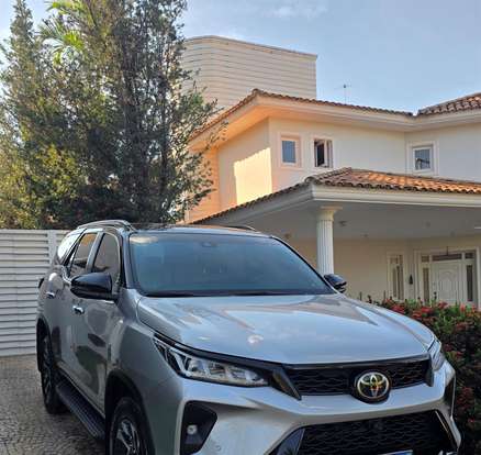 TOYOTA-HILUX SW4-2024