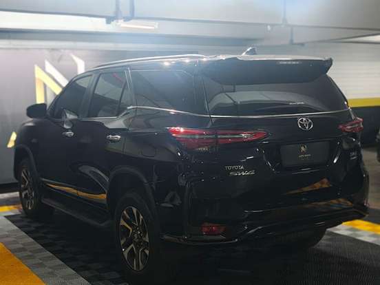 TOYOTA-HILUX SW4-2.8 D-4D TURBO DIESEL SRX PLATINUM 7L 4X4 AUTOMÁTICO TOYOTA-HILUX SW4-2024