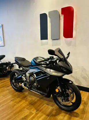 TRIUMPH-DAYTONA 660-2024