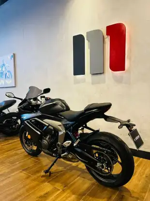 TRIUMPH-DAYTONA 660-2024