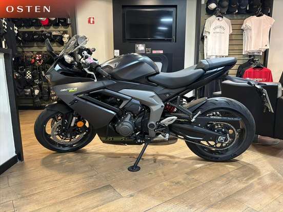 TRIUMPH-DAYTONA 660-2025