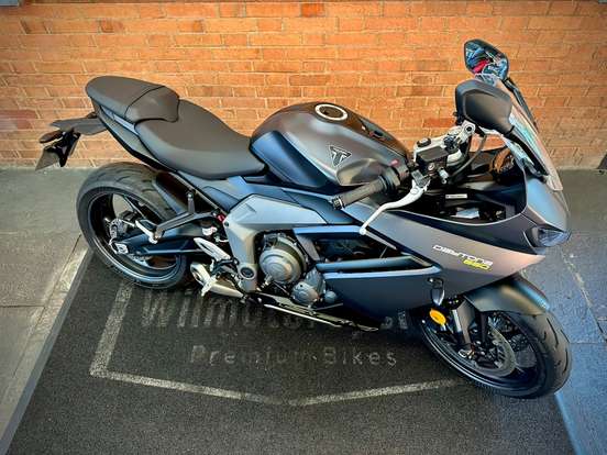 TRIUMPH-DAYTONA 660-2025