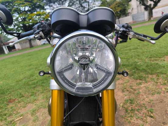 TRIUMPH-THRUXTON R-2016