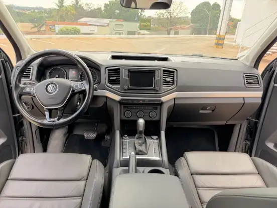 VOLKSWAGEN-AMAROK-2021