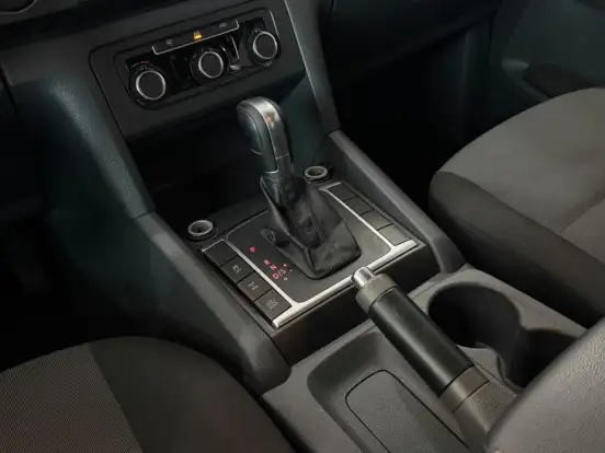 VOLKSWAGEN-AMAROK-2015