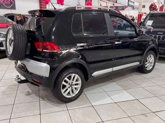 VOLKSWAGEN-CROSSFOX-2015