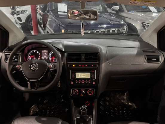 VOLKSWAGEN-CROSSFOX-2015
