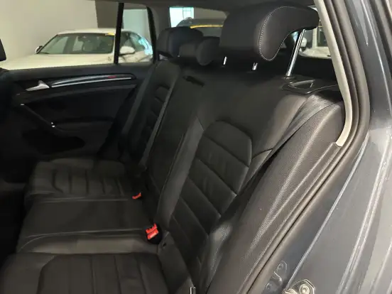 VOLKSWAGEN-GOLF-2016