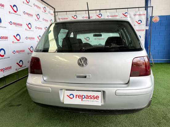 VOLKSWAGEN-GOLF-2001