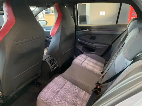 VOLKSWAGEN-GOLF-2026