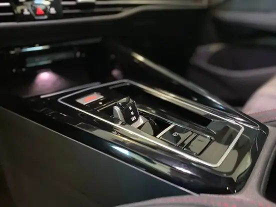 VOLKSWAGEN-GOLF-2026
