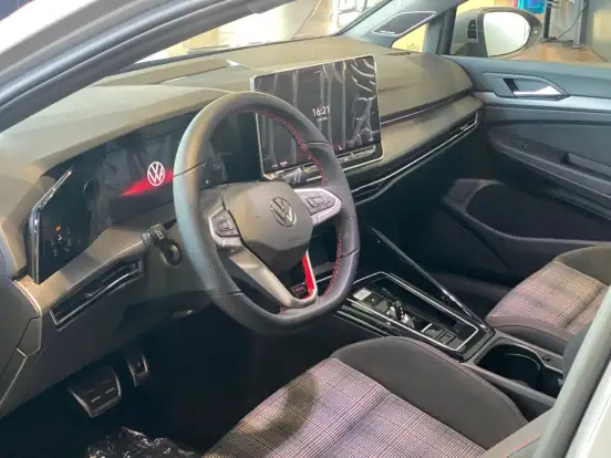 VOLKSWAGEN-GOLF-2026