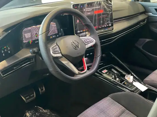 VOLKSWAGEN-GOLF-2026