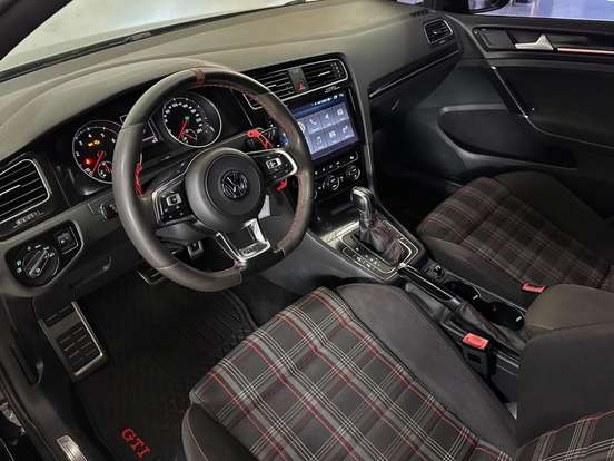 VOLKSWAGEN-GOLF-2017