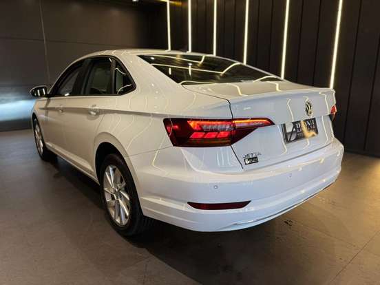 VOLKSWAGEN-JETTA-2018