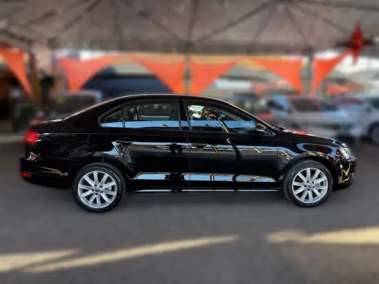 VOLKSWAGEN-JETTA-2013