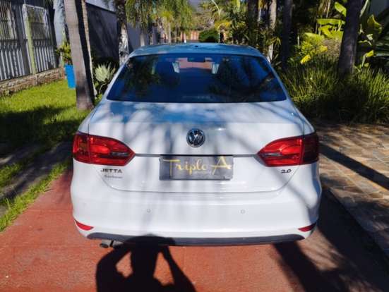 VOLKSWAGEN-JETTA-2014