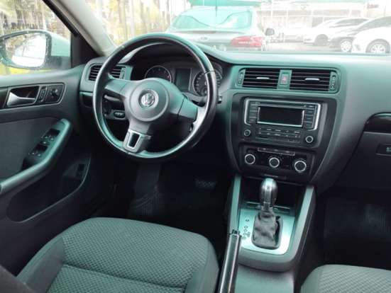 VOLKSWAGEN-JETTA-2014