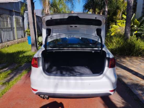 VOLKSWAGEN-JETTA-2014