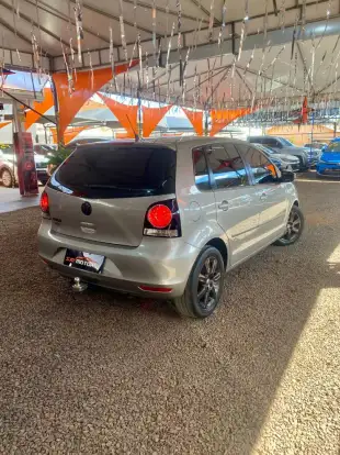 VOLKSWAGEN-POLO-2012