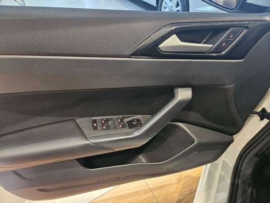 VOLKSWAGEN-POLO-2022