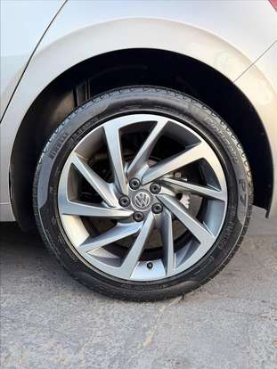 VOLKSWAGEN-POLO-2019