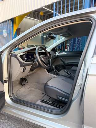 VOLKSWAGEN-POLO-2019