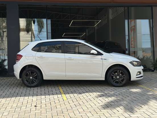 VOLKSWAGEN-POLO-2019
