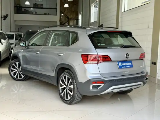 VOLKSWAGEN-TAOS-2025