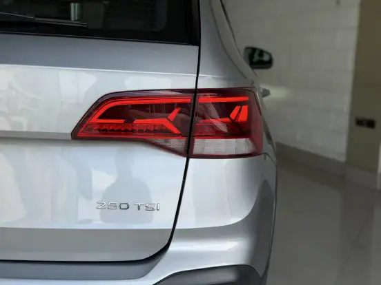 VOLKSWAGEN-TAOS-2025