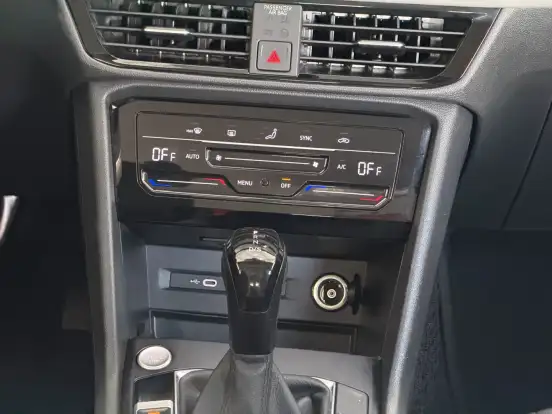VOLKSWAGEN-TAOS-2025