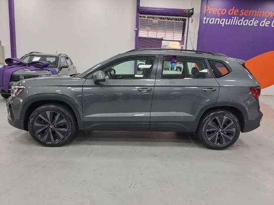 VOLKSWAGEN-TAOS-2025