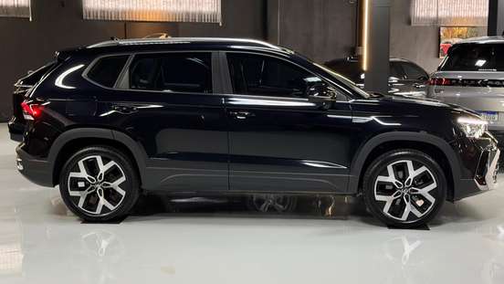VOLKSWAGEN-TAOS-2026