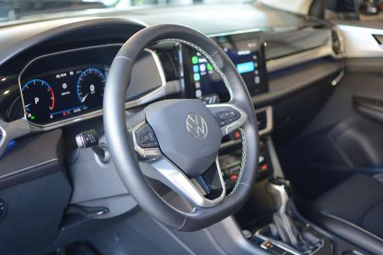 VOLKSWAGEN-TAOS-2025