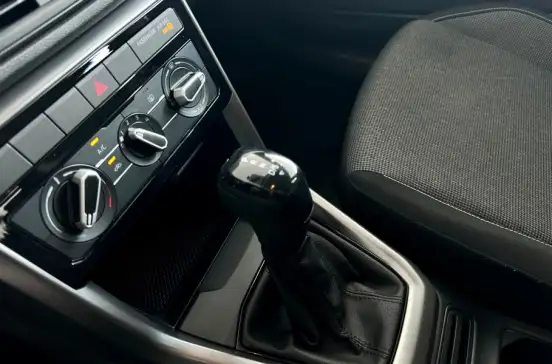 VOLKSWAGEN-T-CROSS-2025