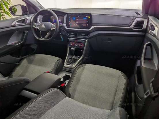 VOLKSWAGEN-T-CROSS-2024