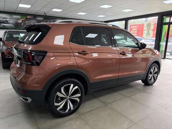 VOLKSWAGEN-T-CROSS-2019