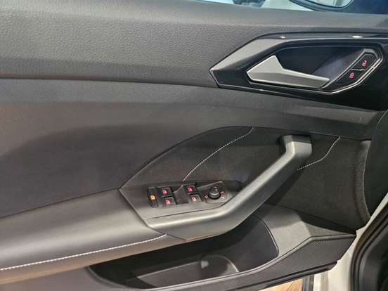 VOLKSWAGEN-T-CROSS-2025