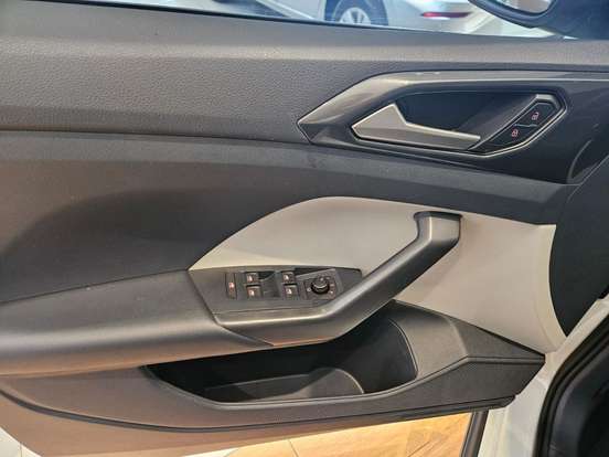 VOLKSWAGEN-T-CROSS-2024
