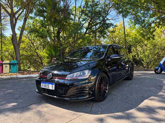 VOLKSWAGEN-GOLF-2015