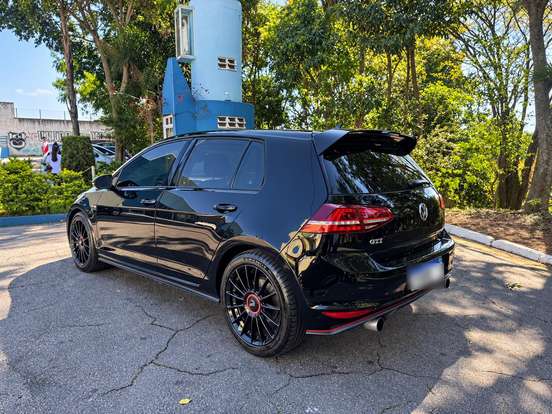 VOLKSWAGEN-GOLF-2015