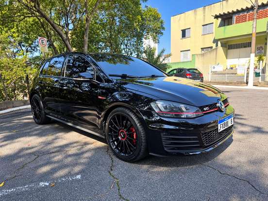 VOLKSWAGEN-GOLF-2015