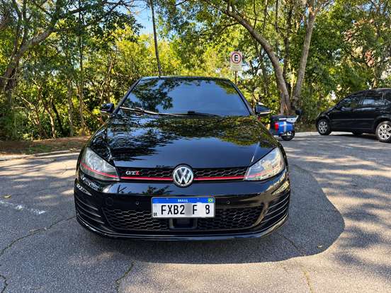 VOLKSWAGEN-GOLF-2015