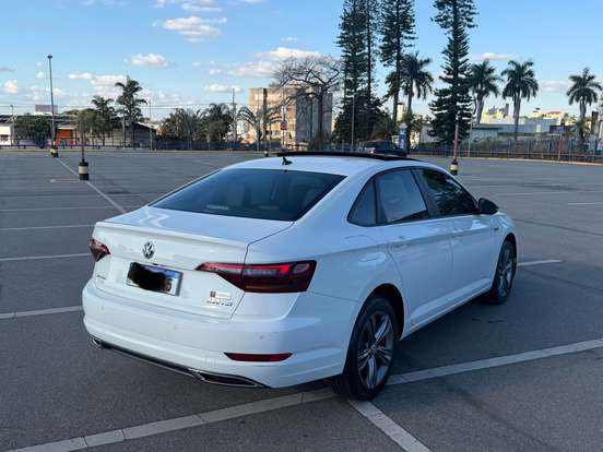 VOLKSWAGEN-JETTA-2018