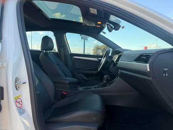 VOLKSWAGEN-JETTA-1.4 250 TSI TOTAL FLEX R-LINE TIPTRONIC VOLKSWAGEN-JETTA-2018